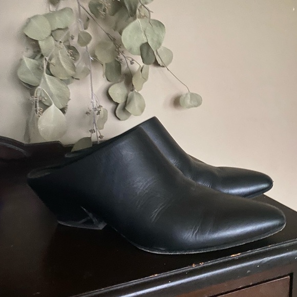 Vince Black Leather Mules - Picture 1 of 7